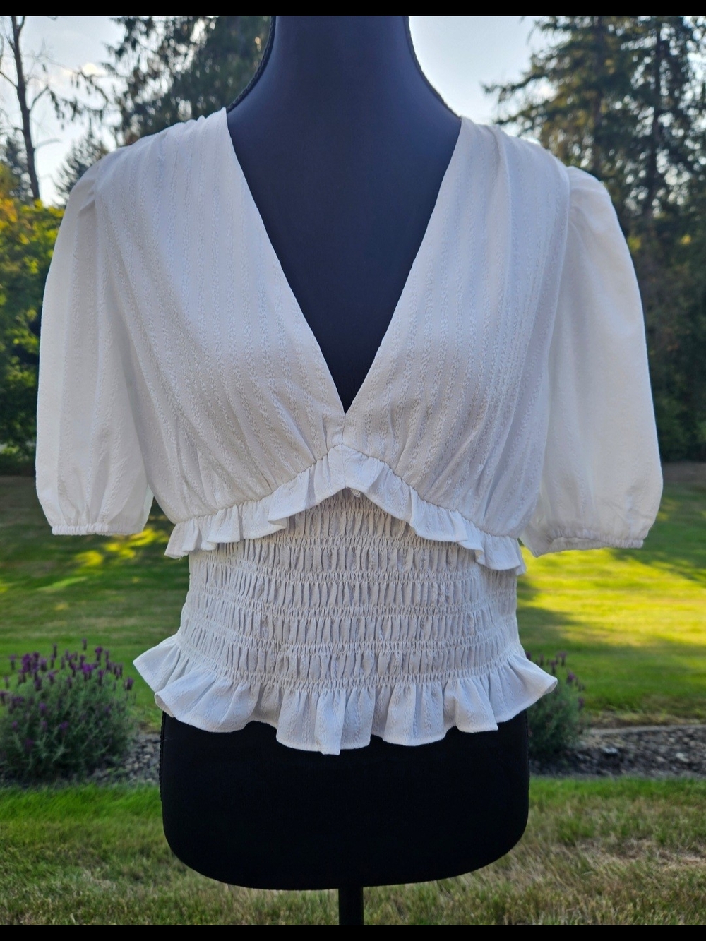 Sophie Rue Women's Cream Smocked Ruffle V-Neck Top Sz M Eligant and Stylish